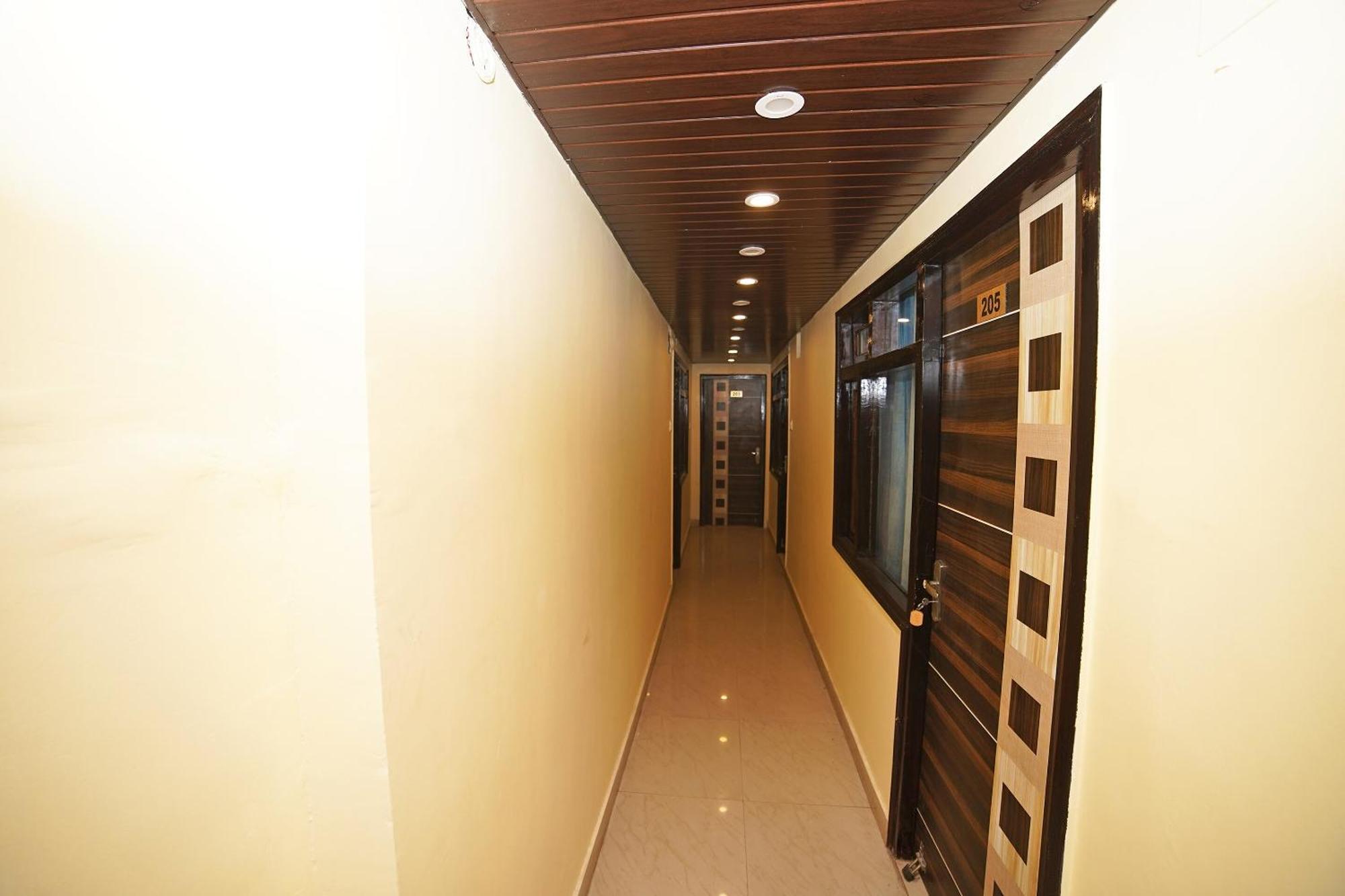 Oyo Flagship 8594 Golden Nest Hotel Nainital Ngoại thất bức ảnh