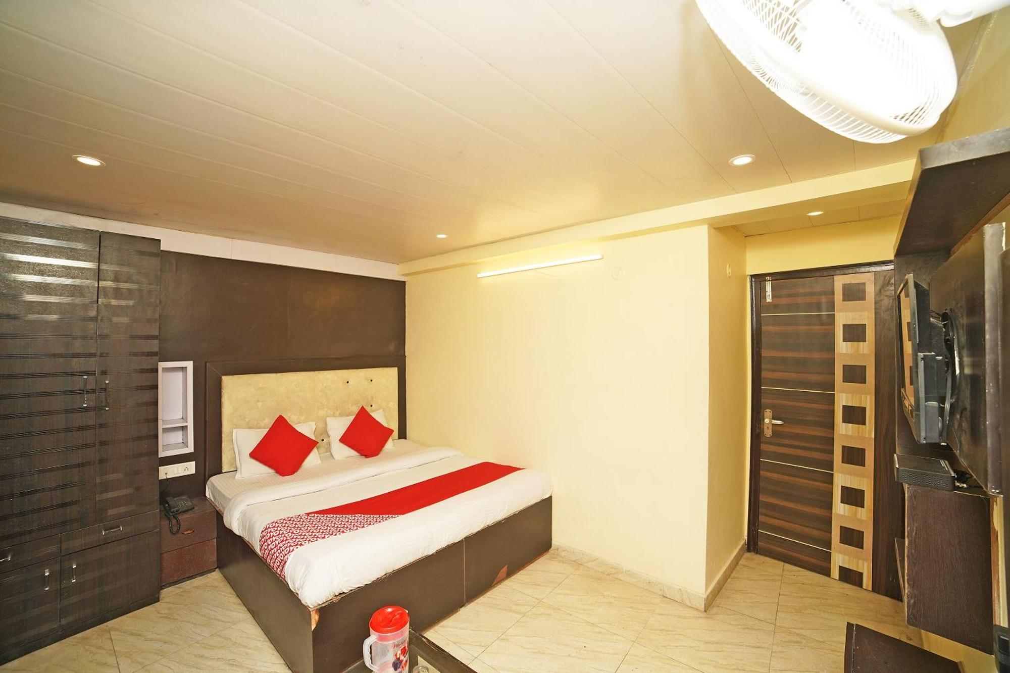 Oyo Flagship 8594 Golden Nest Hotel Nainital Ngoại thất bức ảnh