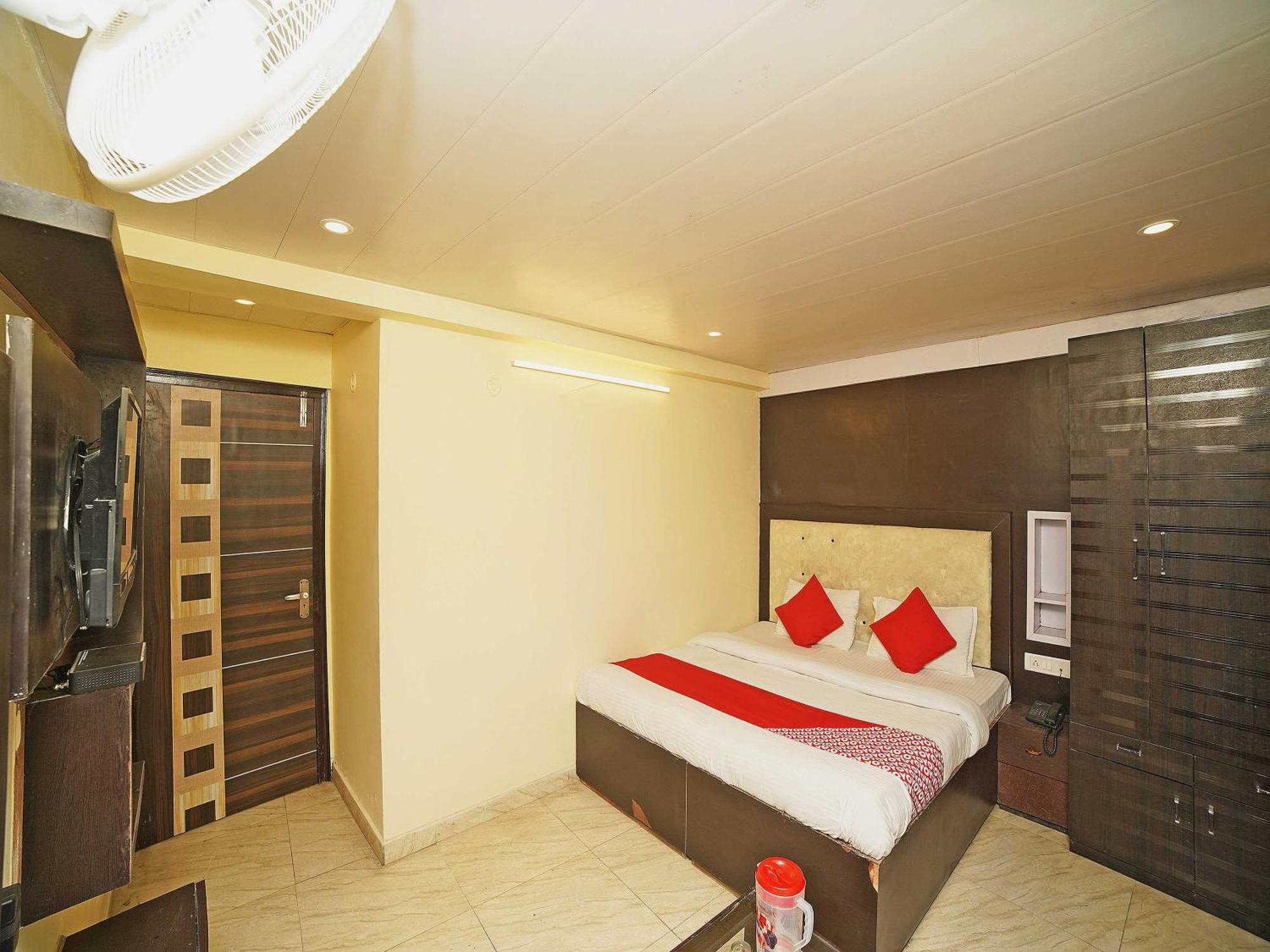 Oyo Flagship 8594 Golden Nest Hotel Nainital Ngoại thất bức ảnh
