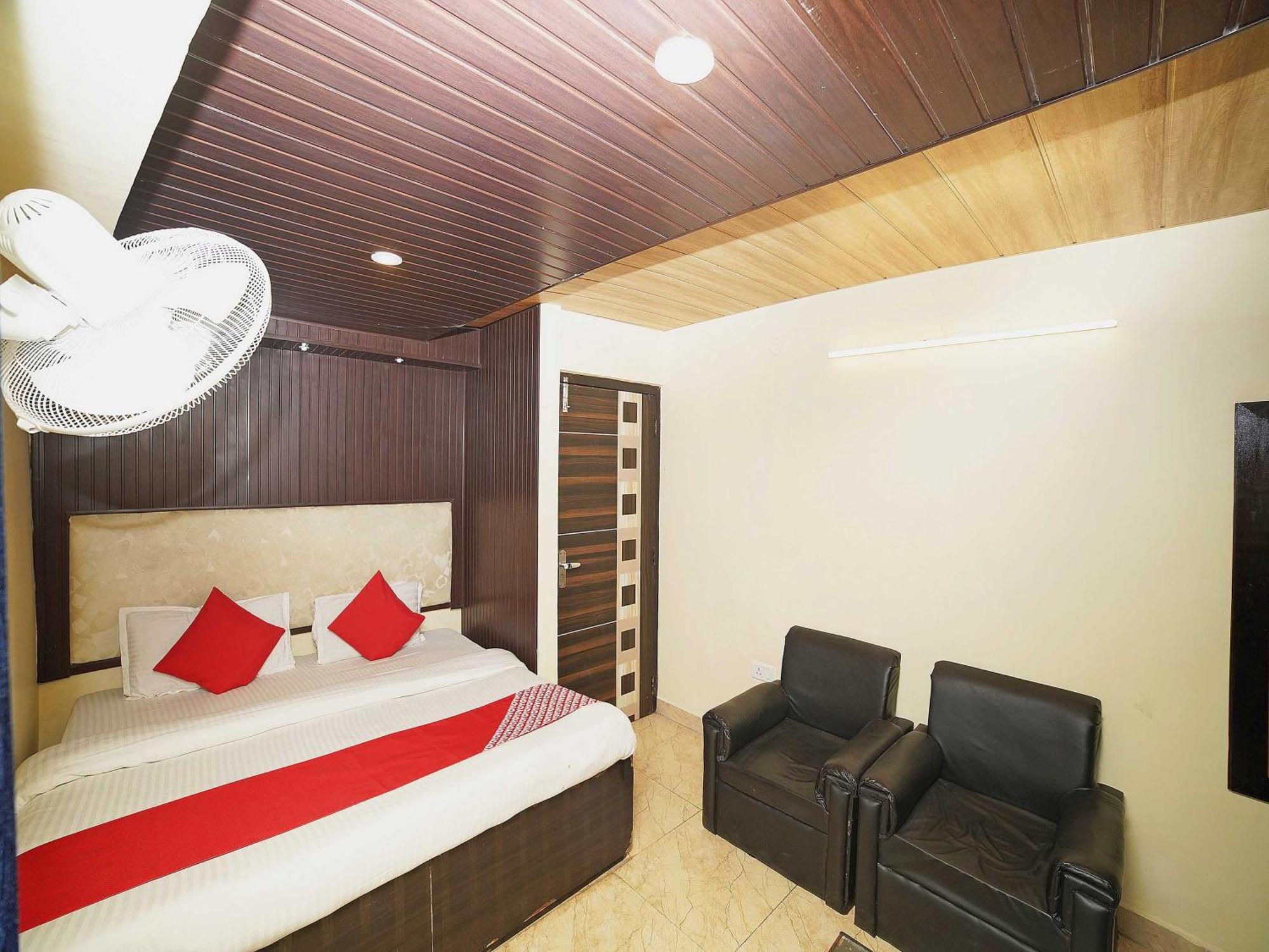 Oyo Flagship 8594 Golden Nest Hotel Nainital Ngoại thất bức ảnh
